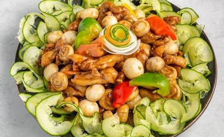 Stir-Fried Mushroom Chicken (鲜蘑菇炒鸡)